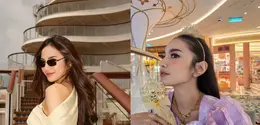 Mahalini Raharja kini sedang nikmati liburan di tengah laut bersama keluarga dengan nuansa fairy Disney. Meski liburan di kapal, Mahalini Raharja upayakan gaya yang praktis untuk setiap OOTD [@mahaliniraharja]
