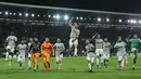 Para pemain Juventus merayakan kemenangan mereka atas Cagliari usai bertanding dalam lanjutan Liga Italia di Sardegna Arena, Cagliari, Italia, Selasa (2/4). Juventus menang dengan skor 2-0. (REUTERS/Alberto Lingria)