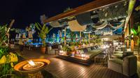 Berencana melewati malam pergantian tahun baru di Bali, Manarai Beach House menghadirkan tema menarik yang meriah.