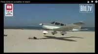 Video Ekstrem Pengunjung Pantai Nyaris Diserempet Pesawat