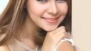 Warna rambut yang keemasan membuat Tiara Bahar terlihat semakin cantik. Foto diambil pada Jumat (11/12/2015). (Liputan6.com/Yudha Gunawan)