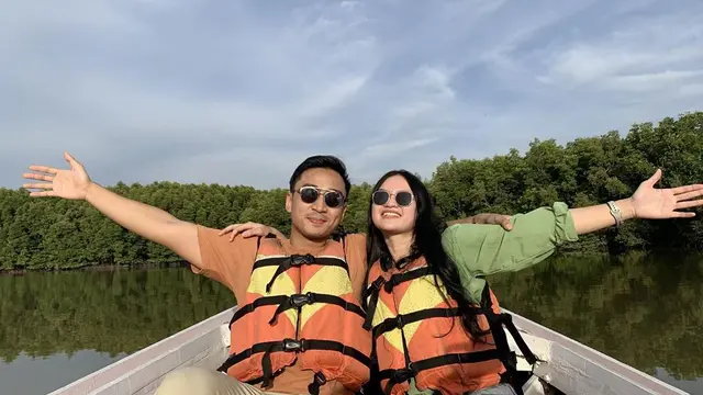 6 Potret Liburan Lutfi Agizal dengan Nadya Indry di Kalimantan