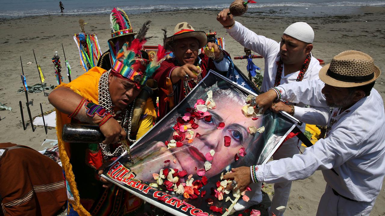 20161107-Dukun Asal Peru Ramalkan Pemenang Pilpres AS-Lima