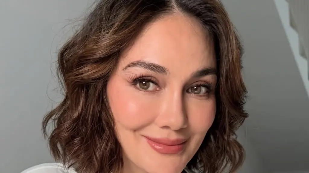 Makeup Artist @nooibeauty baru saja mengunggah klien terbarunya. Klien tersebut sudah tak asing lagi, yaitu Luna Maya. Sang MUA pun menggunggah beberapa foto Luna Maya hasil makeupnya di media sosialnya. [@nooibeauty]