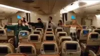 Pelajar New Zealand School of Dance mempertunjukaan tarian waiata bagi kru pesawat Singapore Airlines. (dok. Facebook New Zealand School of Dance/Dinny Mutiah)