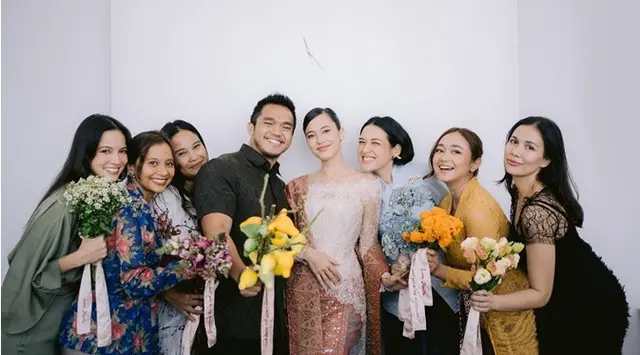 Baru diekspos, ini 6 momen pertunangan Pevita Pearce & Mirzan Meer, sempat dibikin prank buat sahabat