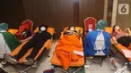 Warga mendonorkan darahnya dalam rangka Bakti Sosial HUT Ke-10 MRCCC Siloam Semanggi di Jakarta, Rabu (14/7/2021). Bakti Sosial donor darah yang bekerjasama dengan PMI DKI Jakarta guna memenuhi kebutuhan stok darah di massa pandemi. (Liputan6.com/HO/MRCCC)