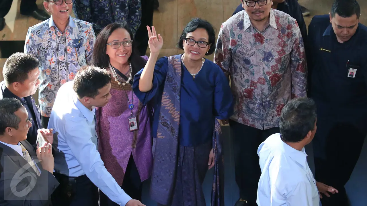 20160727-Menkeu Baru Sri Mulyani Disambut Meriah saat Tiba di Kemenkeu