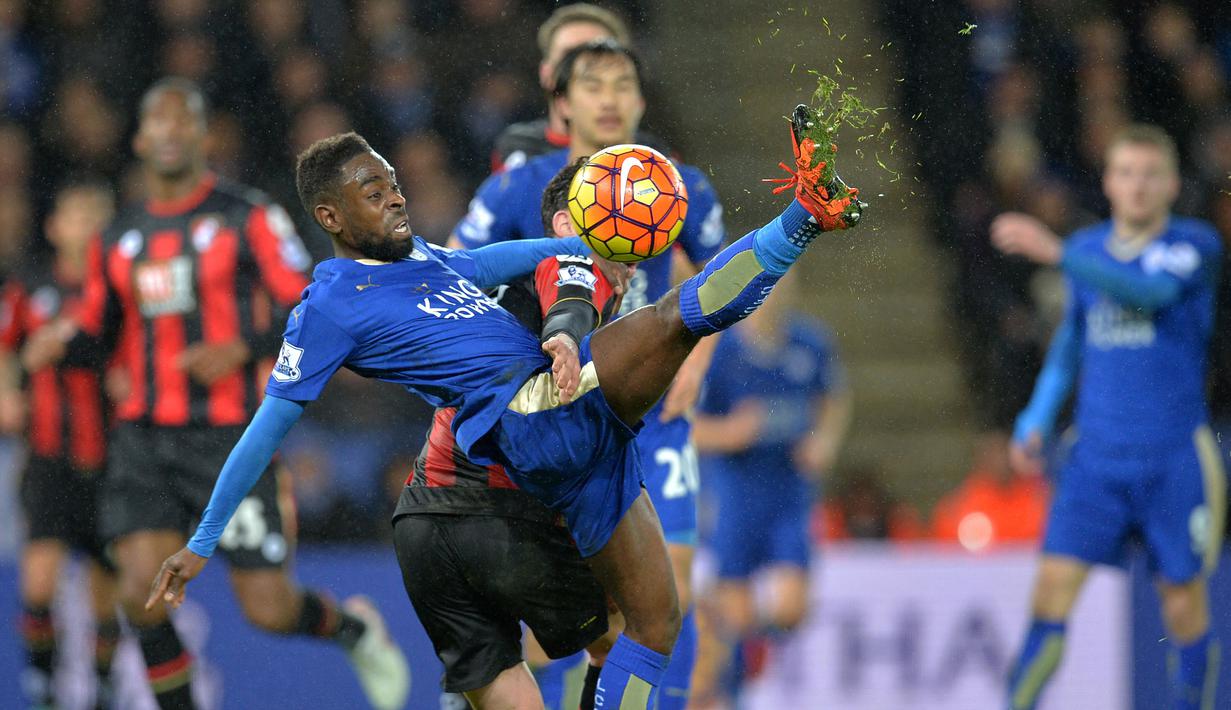 Selevel dengan MU, Leicester City juga pernah tercatat hanya kalah sebanyak tiga kali dalam satu musim pada 2015/2016. The Foxes kala hanya kalah dari Arsenal dua kali dan Liverpool. Pada musim tersebut, Claudio Ranieri dan anak asuhnya berhasil meraih gelar juara liga. (AFP/Paul Ellis)