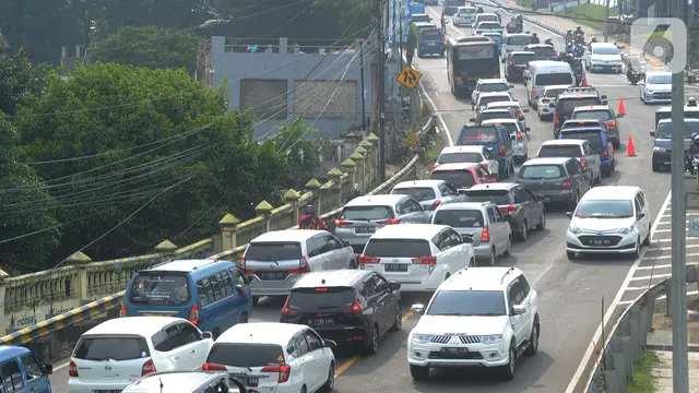Sistem Kanalisasi 2-1 Jalur Puncak Bogor Diuji Coba