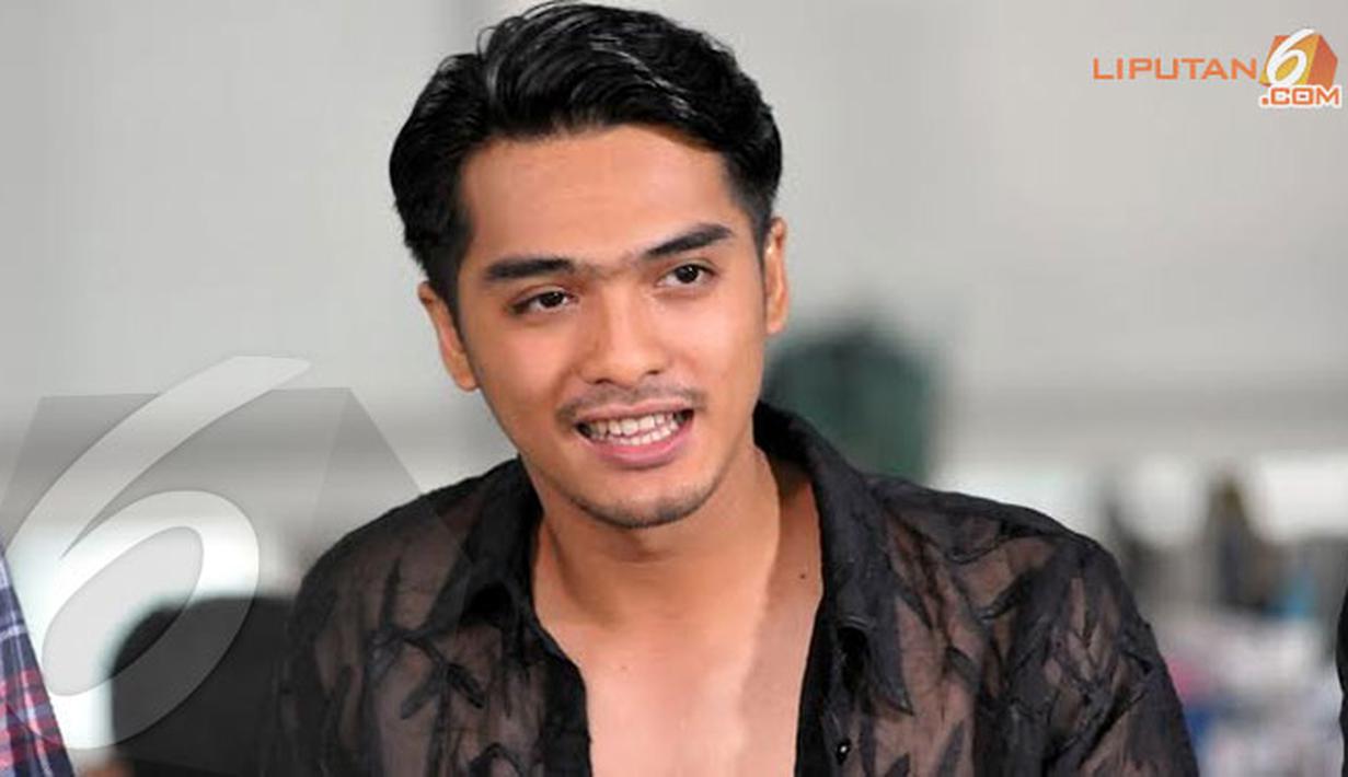  FOTO Ini Dia Baju  Transparan Ricky  Harun  Foto Liputan6 com