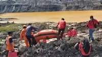 Tambang longsor di Kutai Kartanegara Kaltim yang memakan korban jiwa.