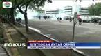 Kericuhan mewarnai aksi unjuk rasa ormas GMBI di Bekasi, lantaran bentrokan dengan sejumlah ormas lainnya.