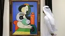 Salah satu mahakarya Pablo Picasso dipamerkan di Sotheby's Dubai pada tanggal 25-26 September untuk pameran tunggal pertamanya di luar Amerika dalam kurun waktu lebih dari 50 tahun. (Giuseppe CACACE / AFP)
