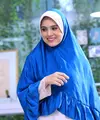 Pertengahan tahun lalu, Nycta Gina memutuskan untuk mengenakan hijab. Harapannya, ia bisa mengenakan busana wajib kaum muslimah menutup auratnya itu bisa istiqomah. (Adrian Putra/Bintang.com)
