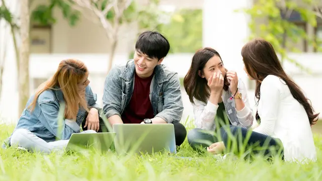 [Bintang] Bukan Sekadar Nongkrong, Ini 3 manfaat Buka Puasa Bareng Teman Lama