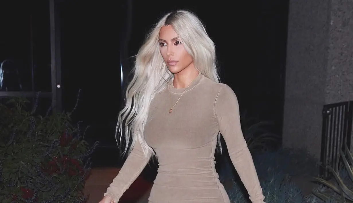 Sementara itu Kim Kardashian kembali menegaskan bahwa malam Tahun Baru jatuh pada hari Minggu. (instagram/kimkardashian)