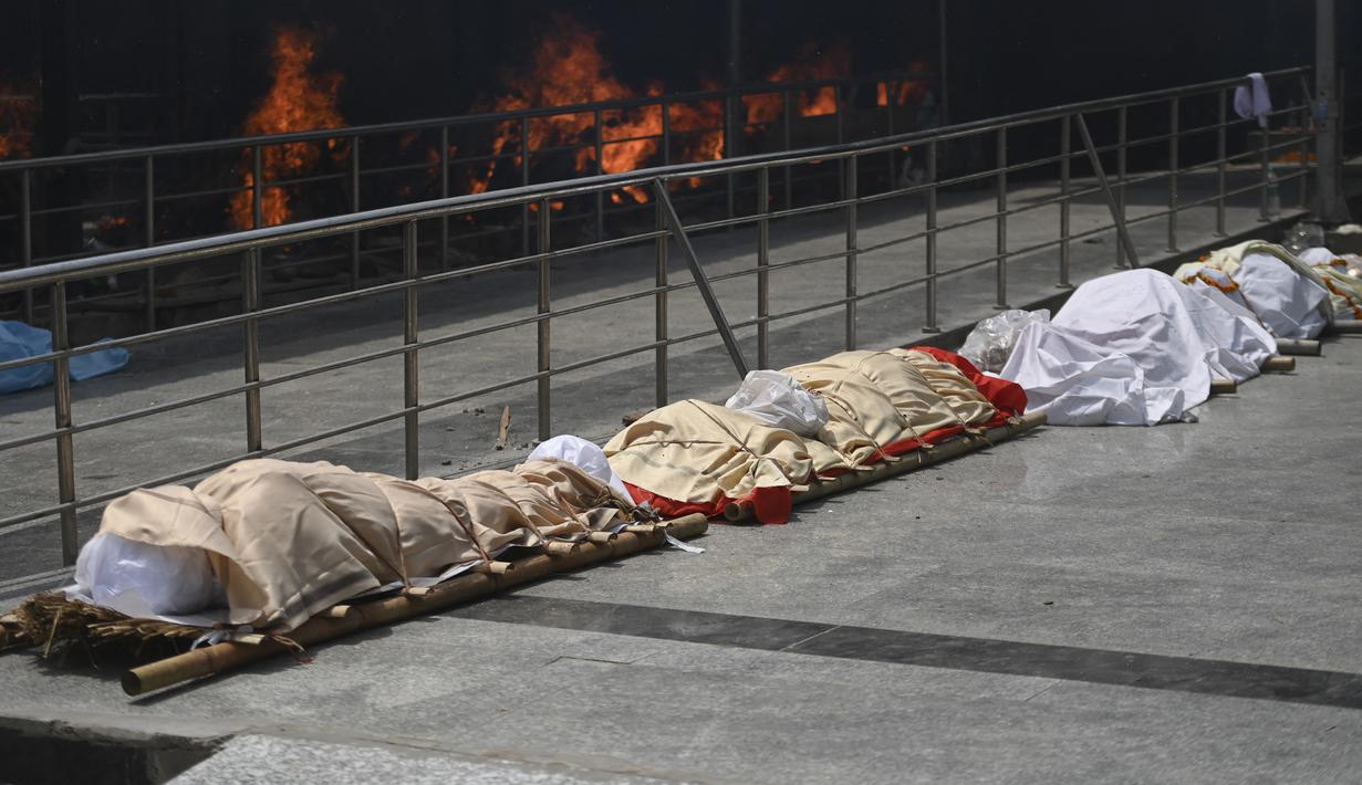 FOTO: Barisan Jasad Korban COVID-19 di India Antre untuk ...
