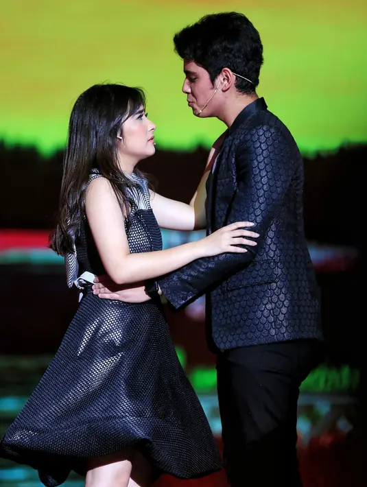 Lantas apa yang membuat pasangan ini dengan mudah dalam membangun chemistry?. Usut punya usut, kedua pasangan ini ternyata menyimpan chat percakapan dari sutradara saat pertama kali dipasangkan. (Adrian Putra/Bintang.com)