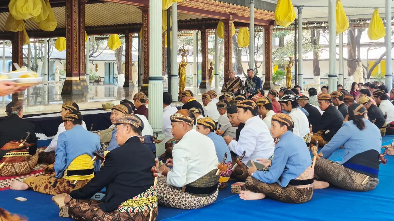 Keraton Kasunanan Surakarta Hadiningrat gelar acara wilujengan di Sasana Maligi, Selasa (21/7/2026).