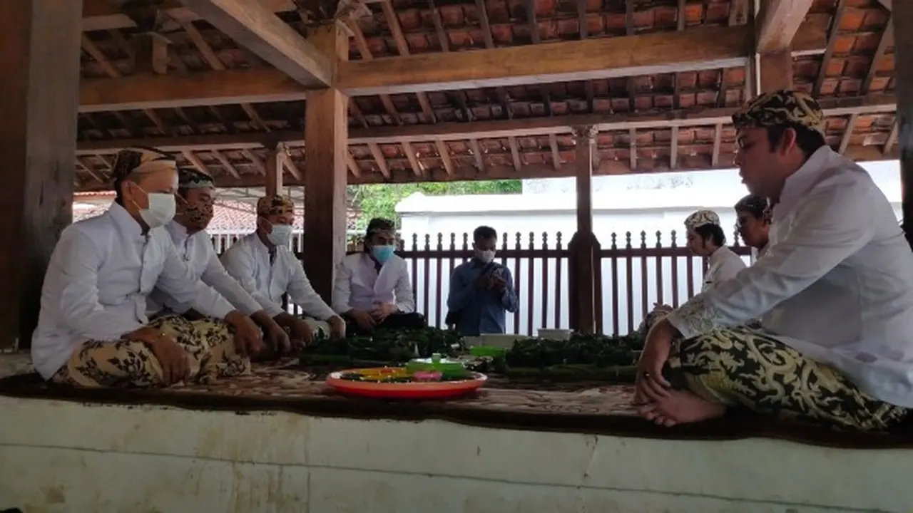 Khidmat Pelaksanaan Ritual Bubur Sura di Keraton Kanoman Cirebon