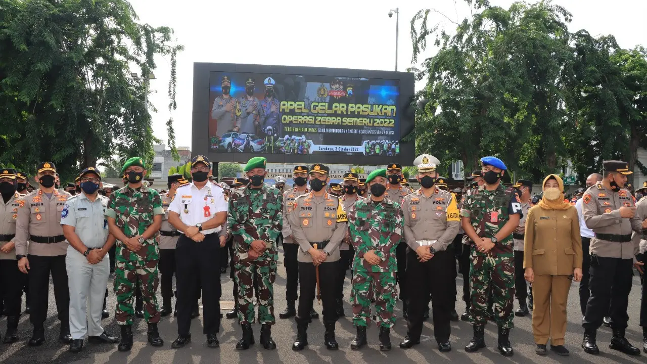 Apel siaga Operasi Zebra 2022  Polrestabes Surabaya. (Dian Kurniawan/Liputan6.com)