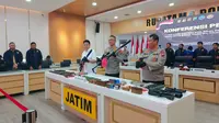 Ungkap kasus penyelundupan senpi ilegal untuk KKB Papua. (Foto: Liputan6.com/Dian Kurniawan)