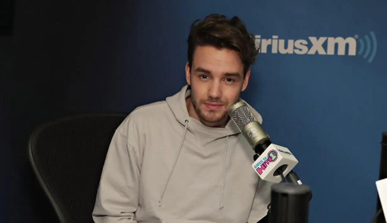 Melansir Ace Showbiz, salah satu anggota One Direction ini saat diwawancara dalam acara SiriusXM bercerita soal anaknya yang baru lahir. Tidak hanya itu, ia juga menyebut Cheryl sebagai istrinya. (AFP/Bintang.com)