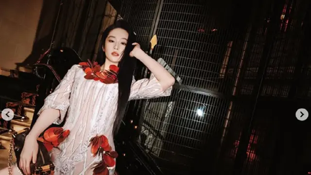 Gaya Liu Yifei Dikritik Ketinggalan Zaman Saat Sumbang Cuan Rp135,3 M untuk Louis Vuitton