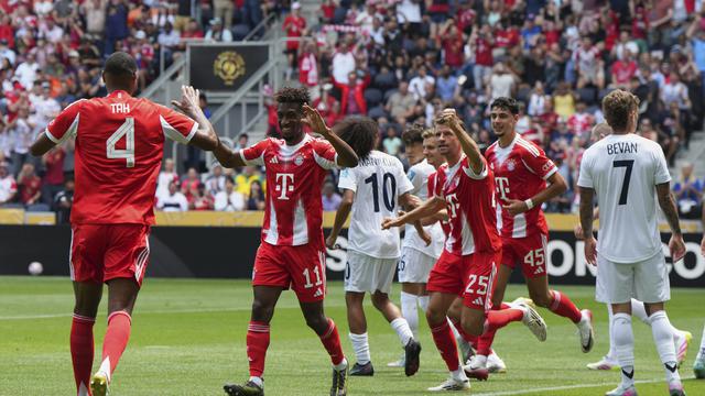 Winger Bayern Munchen, Kingsley Comen, merayakan golnya ke gawang Auckland City di Piala Dunia Antarklub 2025, Minggu (15/06/2025). (AP/Jeff Dean)