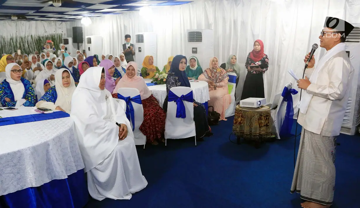 Ketua MPR Zulkifli Hasan memberikan sambutan dihadapan Badan Musyawarah Organisasi Islam Wanita Indonesia (BMOIWI) dan perwakilan ormas Islam perempuan di Rumah Dinas Ketua MPR, Jakarta, Selasa (29/5). (Liputan6.com/Johan Tallo)