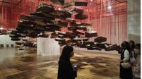 Seniman Jepang Chiharu Shiota Tuangkan Pemikiran, Ketakutan dan Mimpi Lewat Karya di Museum MACAN.&nbsp; (Liputan6.com/Henry)
&nbsp;