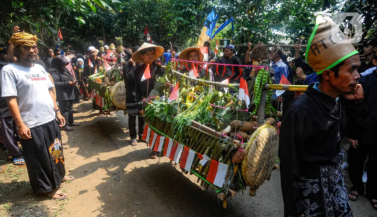 Tradisi budaya sedekah bumi yang sudah vakum selama bertahun-tahun dihidupkan kembali oleh warga Lembur Sawah. (merdeka.com/Arie Basuki)