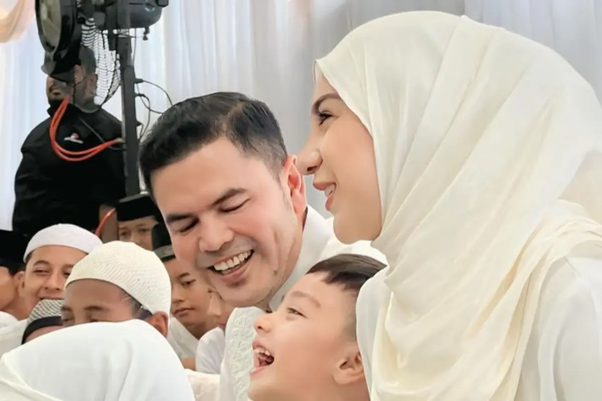 Irish Bella  saat Tasyakuran Rumah Baru bersama suami