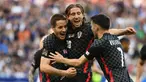 Piala Dunia 2022 akan segera bergulir pada 20 November 2022. Pentas sepak bola terbesar di dunia ini tak hanya menyuguhkan persaingan dari para bintang saja, melainkan juga dari beberapa pemain senior andalan negaranya. Berikut deretan pemain dengan koleksi caps terbanyak dari masing-masing tim di Grup F Piala Dunia 2022. (AFP/Franck Fife)