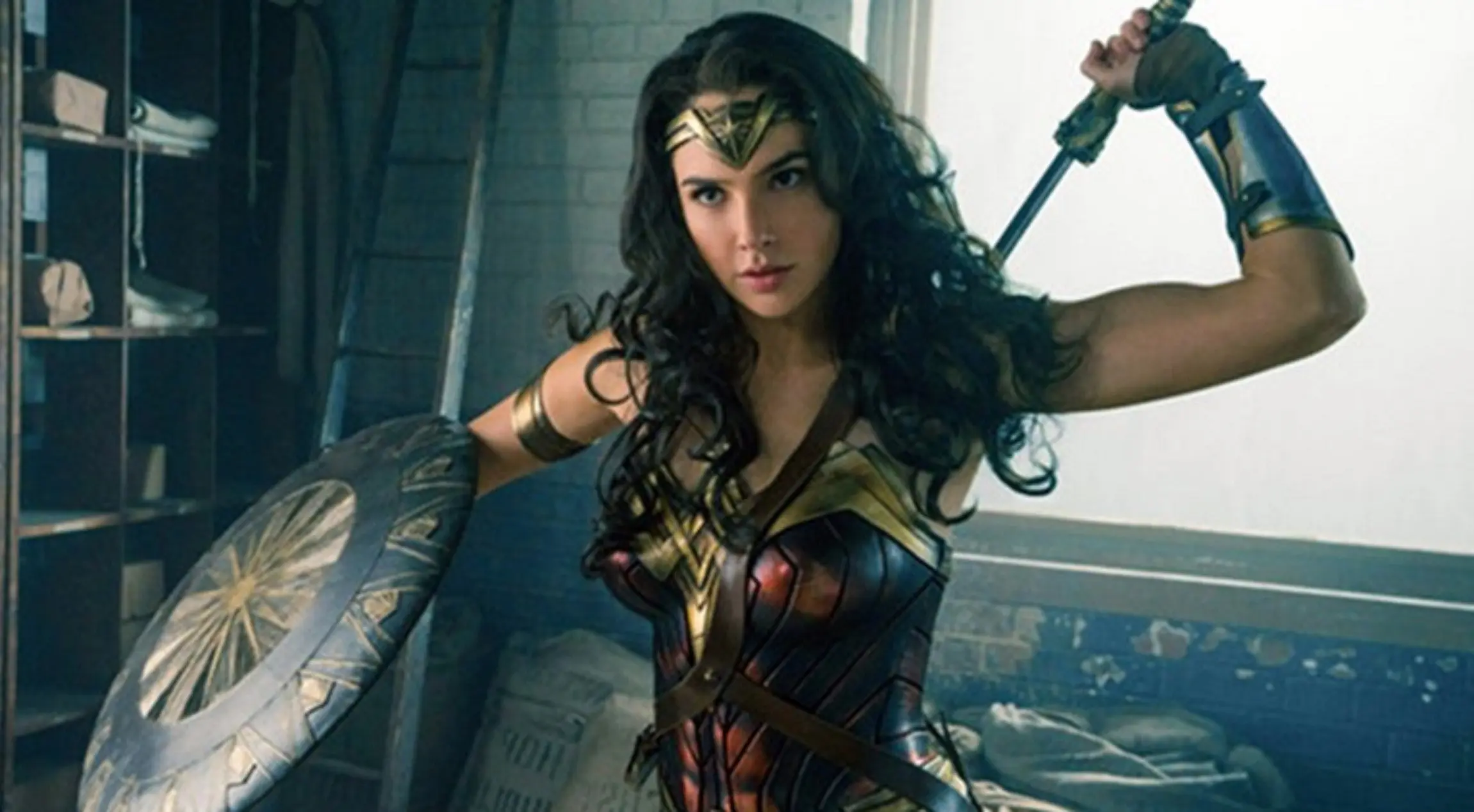 Gal Gadot sebagai Wonder Woman (Entertainment Weekly)