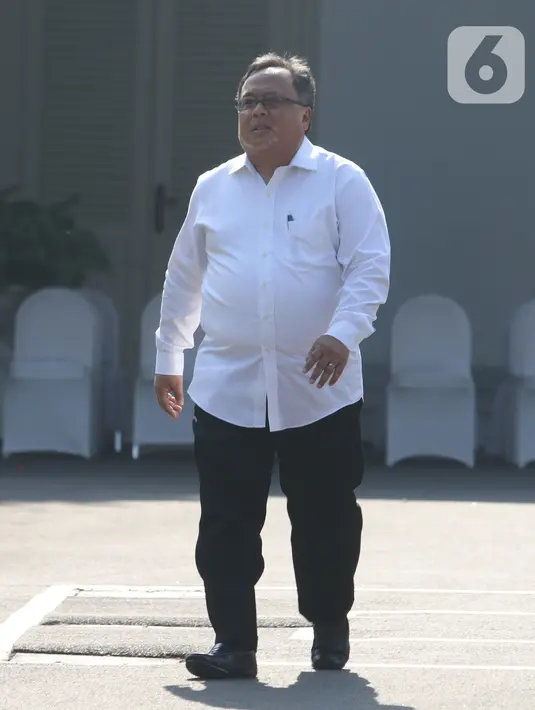 Menteri PPN/Kepala Bappenas pada Kabinet Kerja Jilid I Bambang Brodjonegoro tiba di Istana Kepresidenan, Jakarta, Selasa (22/10/2019). Kedatangan Bambang menyusul sejumlah tokoh yang sebelumnya datang ke Istana terkait penetapan Calon Menteri Kabinet Kerja Jilid 2. (Liputan6.com/Angga Yuniar)