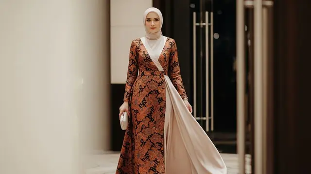 Gamis Batik Kombinasi Satin untuk Pesta Resmi dan Semi Formal