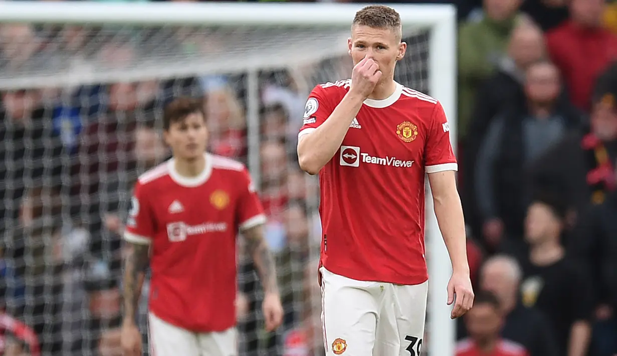 Scott McTominay - Pemain bernomor punggung 39 tampil kurang konsisten di lini tengah Manchester United. Di laga melawan Atalanta di Liga Champions saja ia terlihat kesulitan membongkar pertahanan La Dea. (AFP/Oli Scarff)