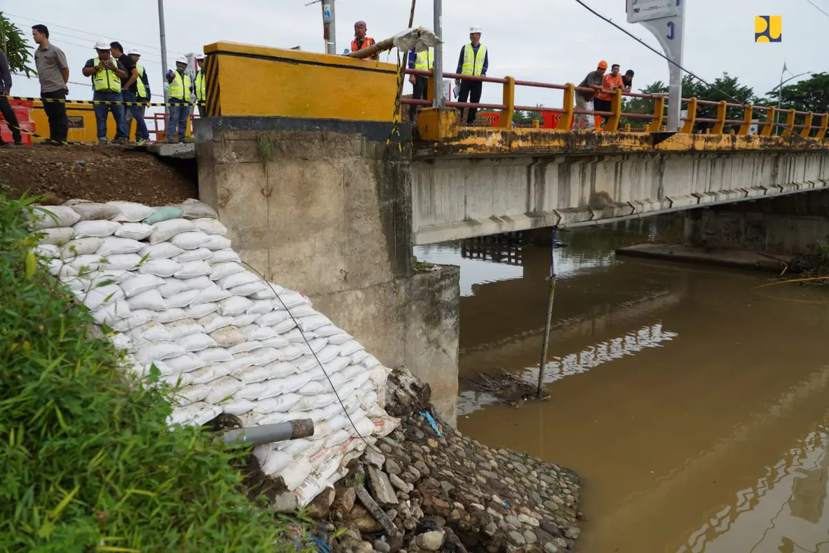Curah Hujan Ekstrem hingga Penebangan Liar Jadi Penyebab Banjir Bandang di Sumbar?