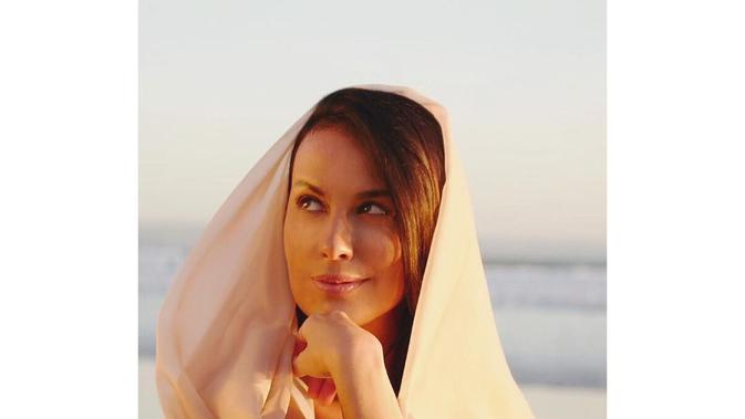 Sophia Latjuba saat Pakai Hijab (Sumber: Instagram/sophia_latjuba88)