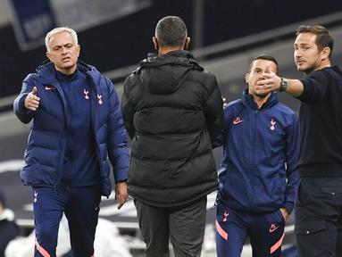 Frank Lampard - Legenda sekaligus mantan pelatih Chelsea ini pernah merasakan sentuhan magis juru taktik Jose Mourinho saat masih berstatus pemain. (Foto:AP/Neil Hall,Pool)