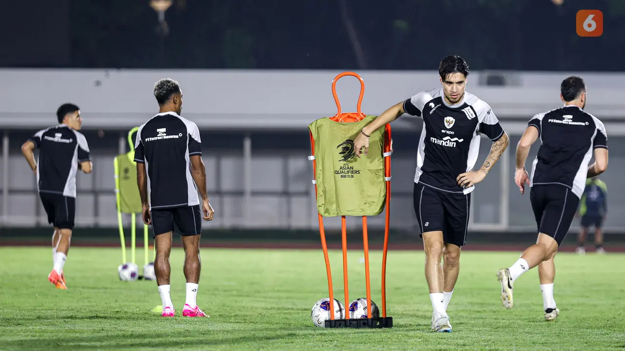 Foto: Baru Tiba di Tanah Air, Kevin Diks Langsung Geber Latihan Bersama Timnas Indonesia