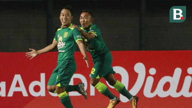FOTO: 3 Gol Penalti Warnai Kemenangan Persebaya atas Persik 2-1 dalam Laga Grup C Piala Menpora 2021 - Samsul Arif; Rendi Irwan