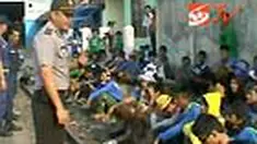 Ratusan bobotoh terpaksa harus mengurungkan niatnya menyaksikan laga Persib melawan Persiba setelah aparat kepolisian dan petugas PT KA menurunkan mereka dari atas kereta api.