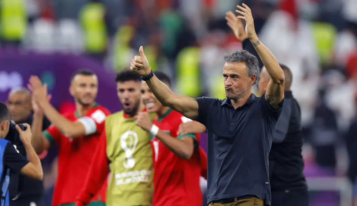 <p>Luis Enrique baru saja mundur sebagai pelatih Timnas Spanyol. Ia gagal membawa La Furia Roja berjaya di Piala Dunia 2022 setelah kalah dari Maroko pada babak 16 besar. Enrique memiliki jejak kepelatihan yang cukup gemilang, salah satunya membawa Barcelona merengkuh gelar treble winner pada musim 2014/2015 silam. Pria asal Spanyol itu diprediksi akan segera dipercaya untuk menukangi klub baru pada 2023 ini. (AFP/Odd Andersen)</p>