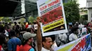 Massa yang tergabung dalam Front Rakyat Indonesia untuk West Papua dan Aliansi Mahasiswa Papua menggelar aksi di depan Kantor PT Freeport Indonesia, Jakarta, Kamis (29/3). (Merdeka.com/Iqbal S Nugroho)