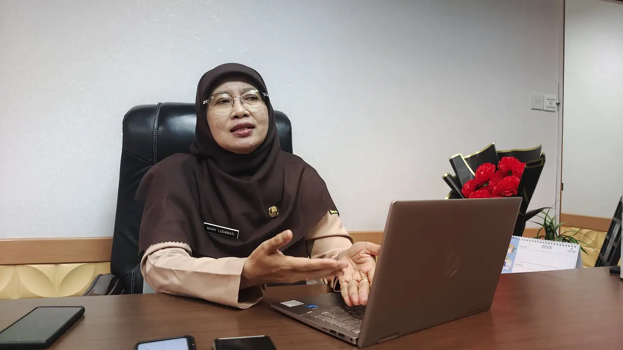 Kepala Dinas Kesehatan Kota Depok, Mary Liziawati saat ditemui di ruang kerjanya, Balai Kota Depok.