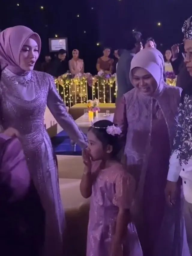 7 Potret Putri Delina dan Bintang di Pernikahan Rizky Febian, Penuh Kehangatan