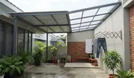 8 Inspirasi Kanopi Jemuran Anti-Tampias yang Cocok untuk Area Belakang Rumah
